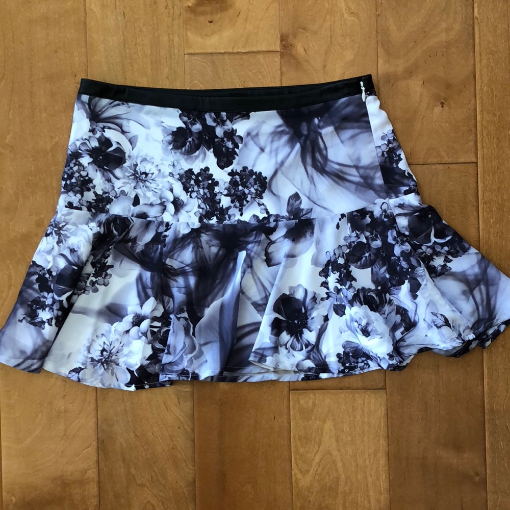NWT Express skirt size 4